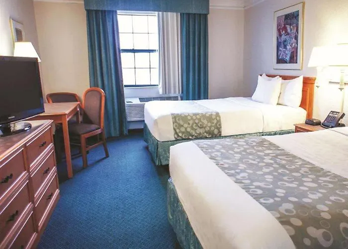 Hotel La Quinta By Wyndham Airport