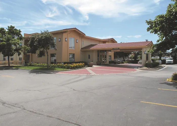 La Quinta By Wyndham Airport Hotel 3*