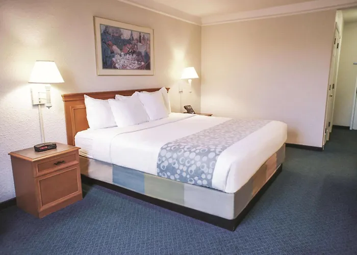Hotel La Quinta By Wyndham Airport 3*