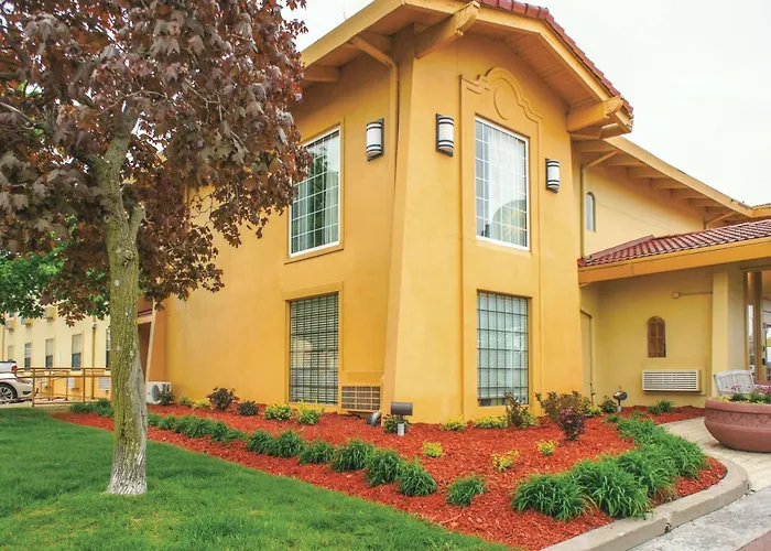 La Quinta By Wyndham Airport Hotel