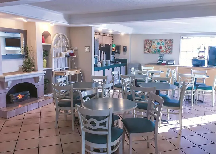 La Quinta By Wyndham Airport Hotel Moline