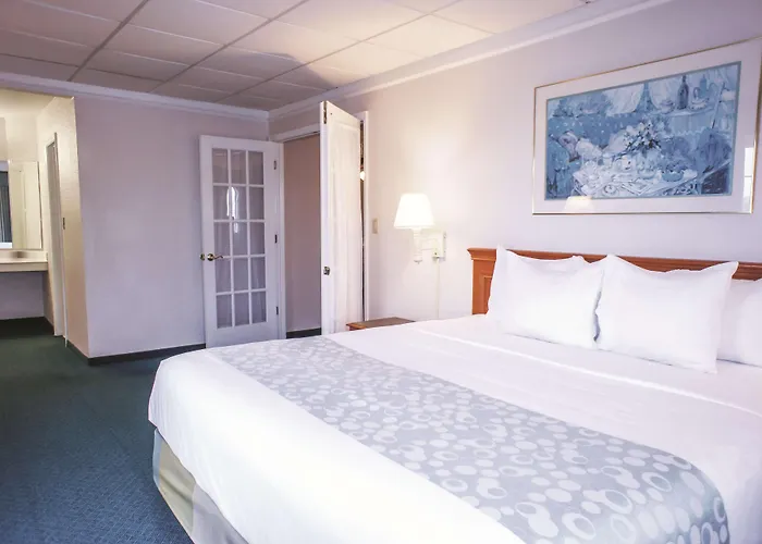 Hotel La Quinta By Wyndham Airport