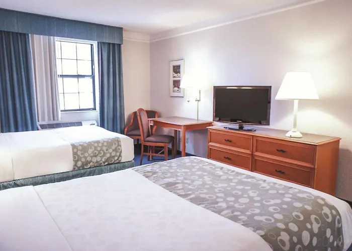 Hotel La Quinta By Wyndham Airport 3*