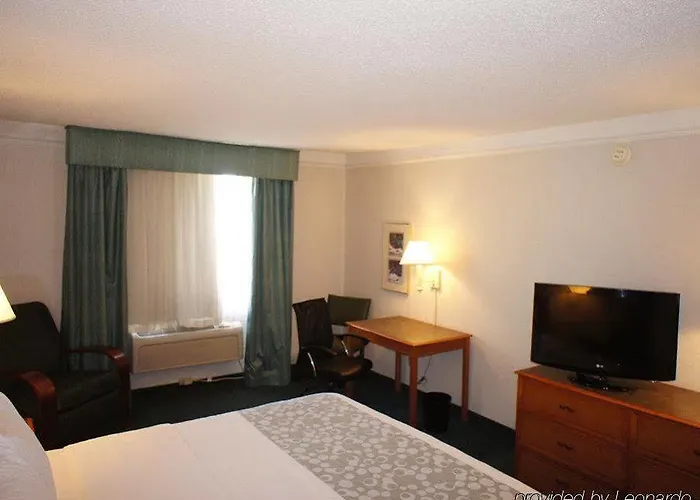 Hotel La Quinta By Wyndham Airport