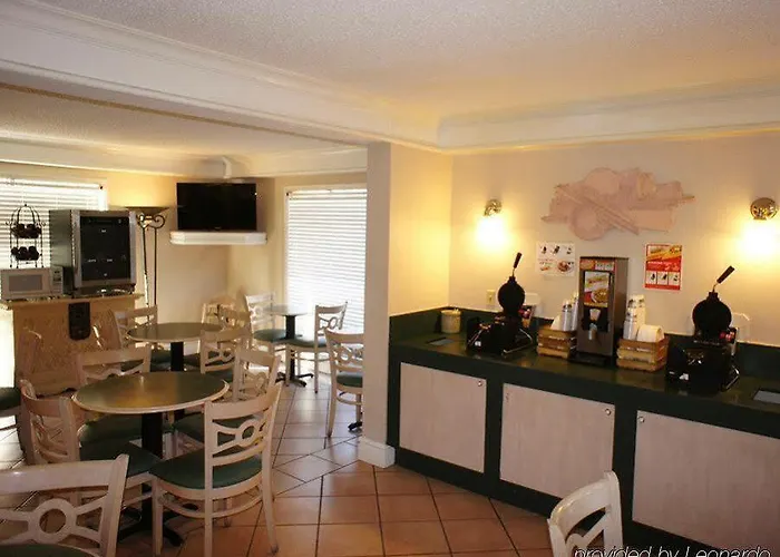 Hotel La Quinta By Wyndham Airport 3*